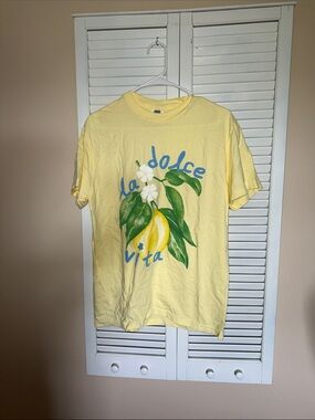 Comfort Colors Yellow 'La Dolce Vita' Lemon Graphic Tee